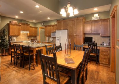 Treetops Kitchen and Dining Area